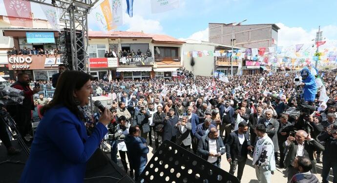 Buldan Erzirom’da konuştu: Cudi’de petrol bulmuşlar, yalan. Asıl kaynak Saray’ın altında