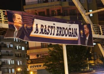 Kürde yasak AKP’ye serbest