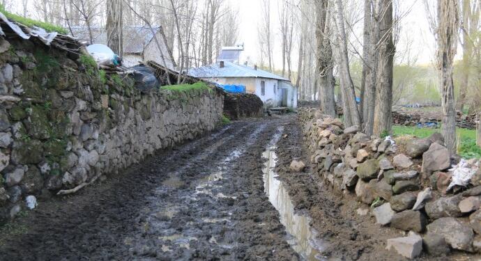 Talepler dinlenmiyor: Alevi köyüne yol yok