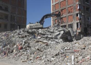 Depremden etkilenen 3 kentte 4 alan sanayi bölgesi ilan edildi