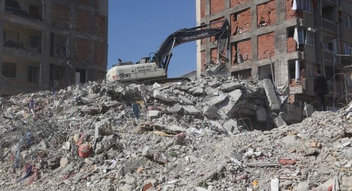 Depremden etkilenen 3 kentte 4 alan sanayi bölgesi ilan edildi