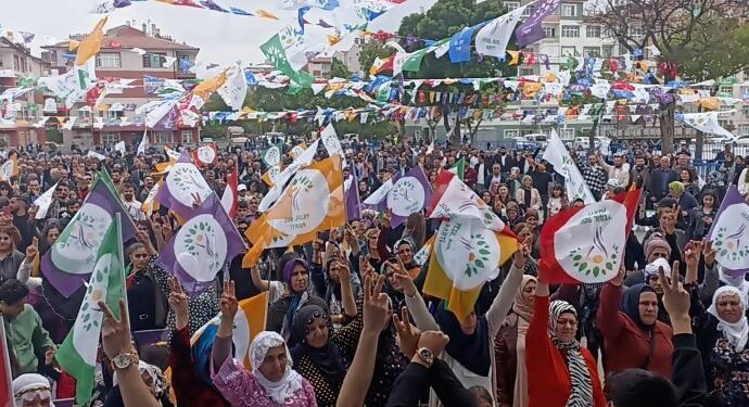 Paylan: Ne diz çöktük ne geri adım attık