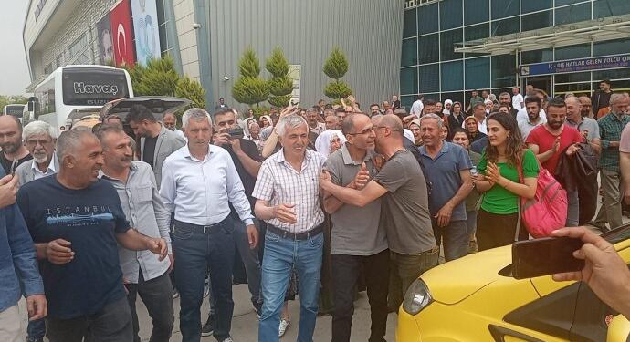 30 yıllık tutuklu Aktaş zılgıtlarla karşılandı