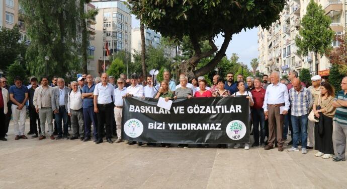 Mersin’de eylem: Gözaltıların sebebi tekçi zihniyetin önündeki engel oluşumuz