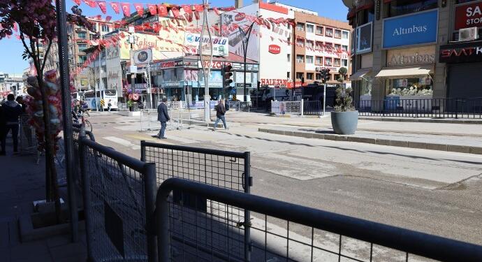 Erdoğan Wan’a geliyor: Caddeler kamyonlarla kapatıldı, x-ray cihazları kondu