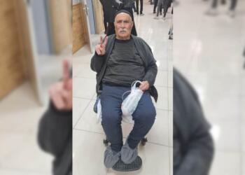 Tekerlekli sandalyeyle gelip oy kullandı: Diktatörlük sona ersin