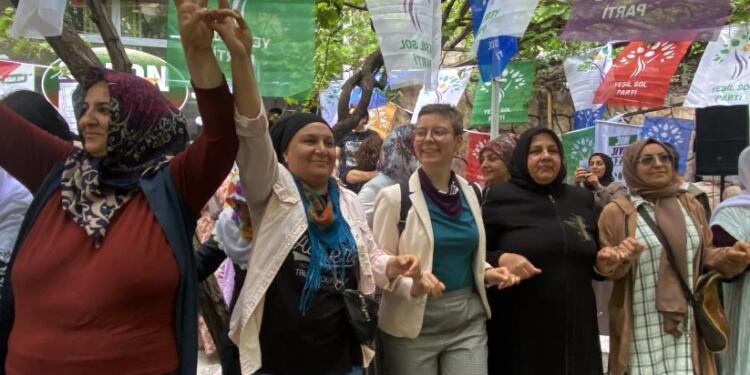 Yeşil Sol Parti Amed’de Anneler Günü’nü kutladı