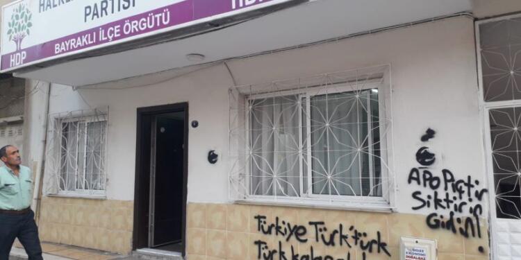 HDP Bayraklı ilçe binasına ırkçı saldırı