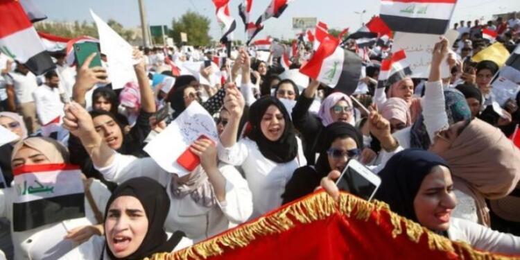 Bağdat’ta tıp öğrencileri atama için eylemde