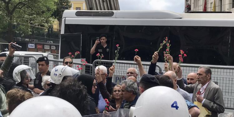 Cumartesi Anneleri’ne gözaltı : Berfo anaya söz verdik bu mücadele sürecek