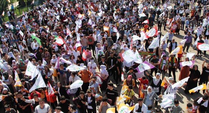 Bismil’de halk buluşması: Tutsakları özgürlüklerine kavuşturmaya geliyoruz