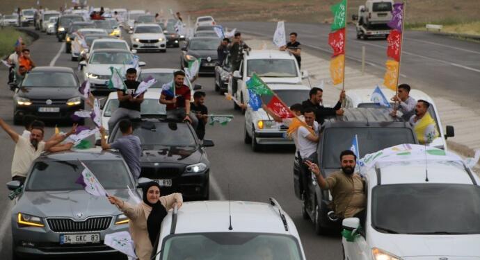Botan’da yüzlerce araçlık ‘özgürlük konvoyu’