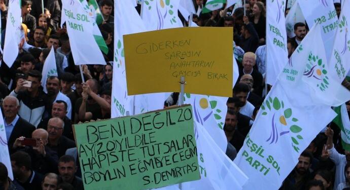 Şemzînan ve Gever’de halk buluşması mitinge döndü