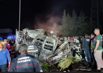 Hatay’da kamyon kalabalığa daldı: 12 kişi yaşamını yitirdi