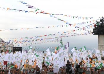 İzmir’de final mitingi: Deniz Poyraz’ın hesabını sormaya geliyoruz