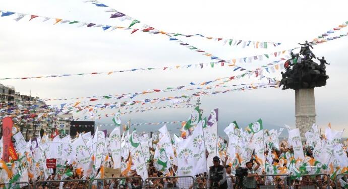 İzmir’de final mitingi: Deniz Poyraz’ın hesabını sormaya geliyoruz