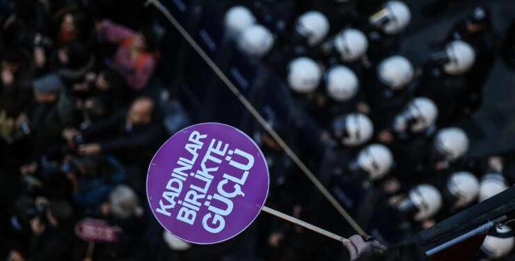 Kadın sanatçılardan seçim çağrısı: Karanlığı el birliği ile defedelim