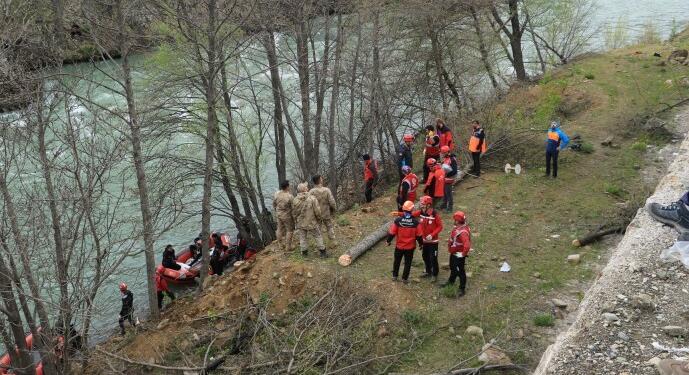 Munzur Çayı’na düşen araç bulundu