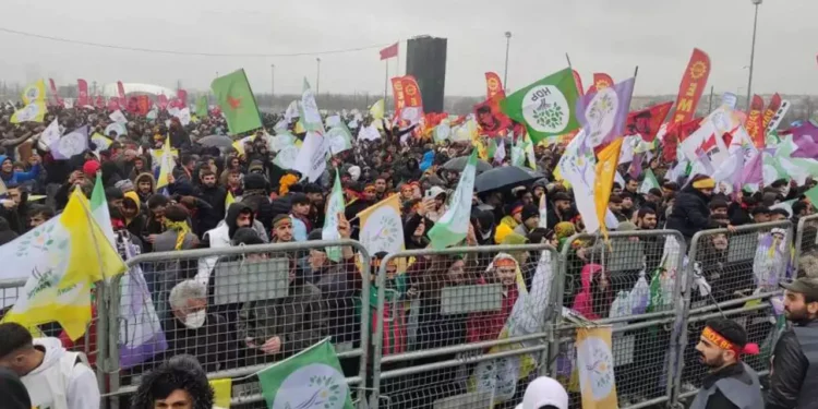 Newroz’a katıldıkları için yargılanan 26 kişiye beraat