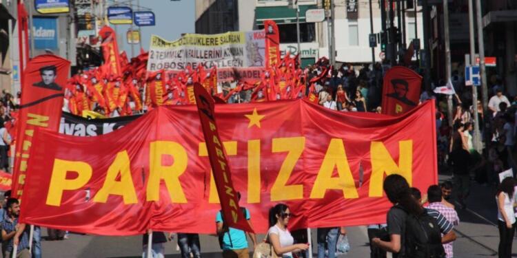 Üç kentte ev baskınları: Birçok kişiye gözaltı