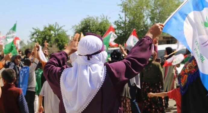 Yeşil Sol, Agirê’den İzmir’e kapı kapı gezerek çalışmalarını sürdürdü