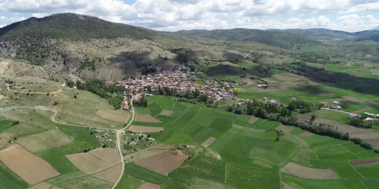 Köylüler madene geçit vermiyor