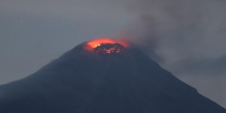 Filipinler’de yanardağ paniği: 13 bin kişi tahliye edildi