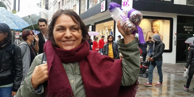 Yeşil Sol Parti Milletvekili Özgül Saki hakkında suç duyurusu