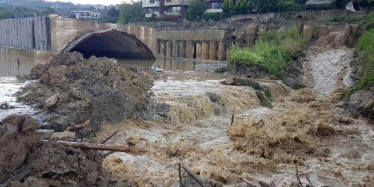 Sakarya’da sağanak: Yüksek hızlı tren tüneli su altında kaldı