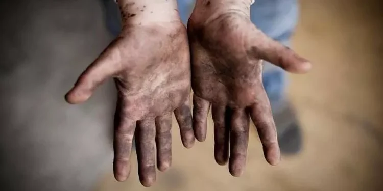 Oto tamir dükkanında çalıştırılan çocuk yaşamını yitirdi