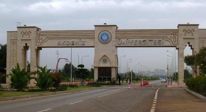 Polisler emlak ofisini arayıp öğrencilerin ev kiralamasını engelledi