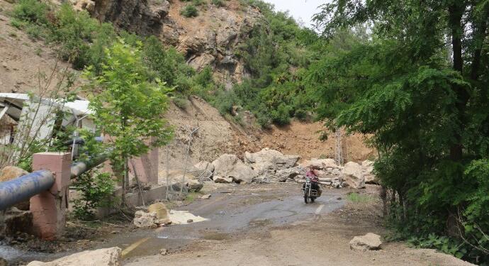 Depremde kapanan yol, 4 ay geçmesine rağmen hala açılmadı