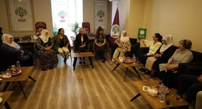 ‘Öcalan üzerindeki tecrit hukuk katliamıdır’