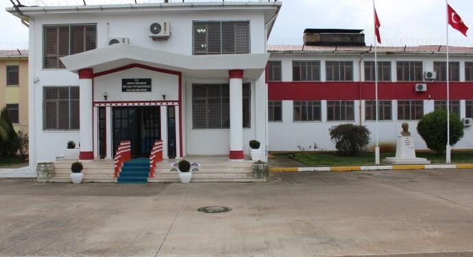 Kırıklar Cezaevi’nde tutuklular koğuşu ateşe verdi