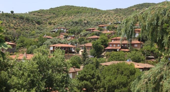 Tarihi 3 bin yıla dayanan Birgi köyü çökme tehlikesinde