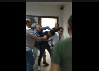 Mahalleliler su sorunu için gittikleri VASKİ’de darp edildiler