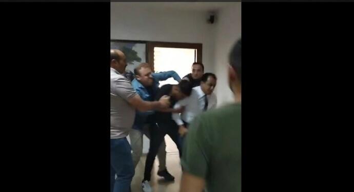 Mahalleliler su sorunu için gittikleri VASKİ’de darp edildiler