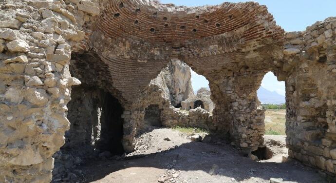 Tarihi Eski Wan Şehri tahrip ediliyor