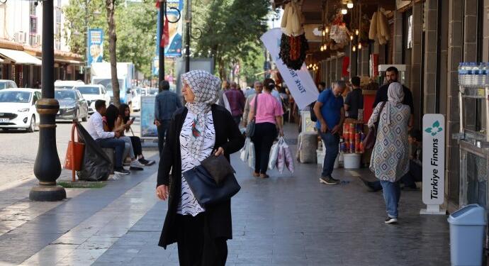 ‘Ekonomi savaşla değil Kürt sorunun çözümü ile düzelir’