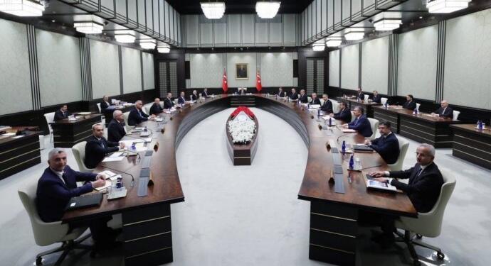 Yeni kabine toplandı