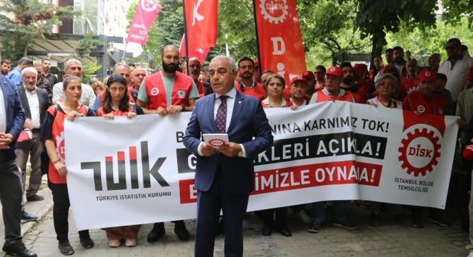 DİSK, TÜİK önünden seslendi: Gerçekleri açıkla, ekmeğimizle oynama