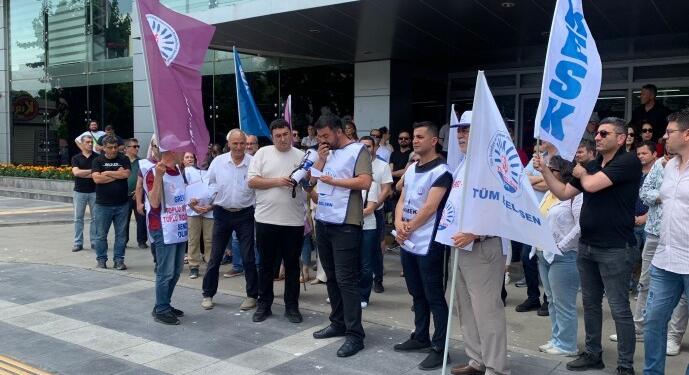 Belediye işçileri ödenmeyen maaşları için eylem yaptı