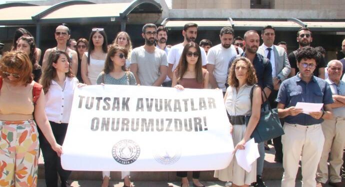 Avukatlardan eylem: Savunma yargılanıyor