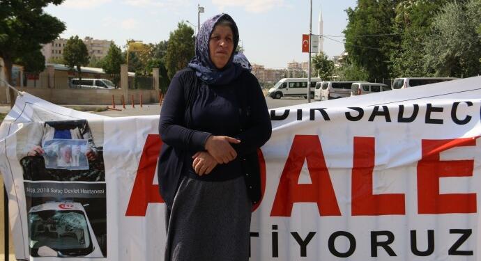 Emine Şenyaşar: 6 bayramdır adliye önündeyim