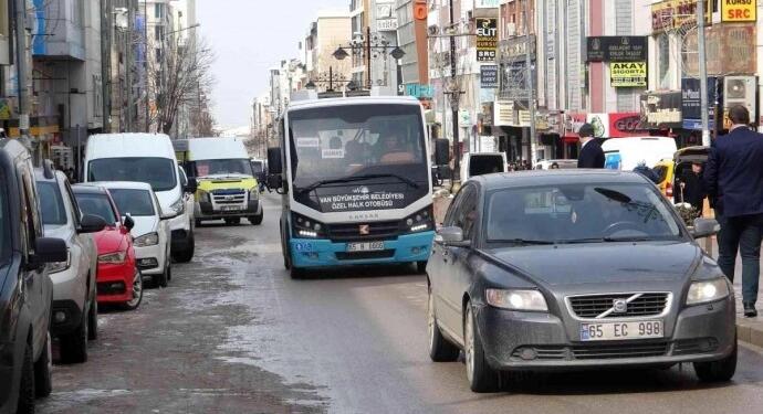 Wan’da toplu ulaşıma yüzde 25 zam yapıldı