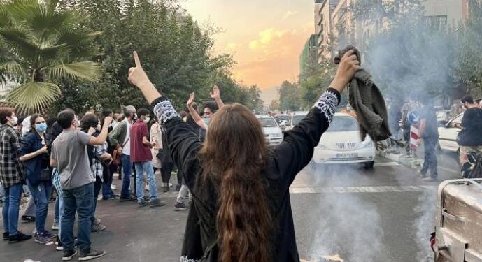 İranlı gazeteci Gûran: İranlı kadınların kaybedecekleri hiçbir şey yok