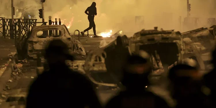 Fransa’da halk 3 gündür sokaklarda: Nael için Adalet