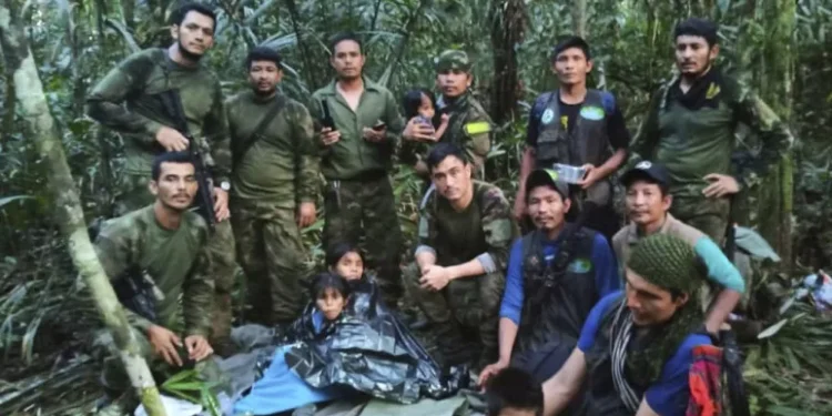 Düşen uçaktan sağ kurtulan çocuklar meyve yiyerek hayata kaldılar