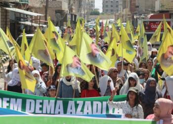 Dêrik ve Amûdê’de tecrit ve saldırılara karşı yürüyüş