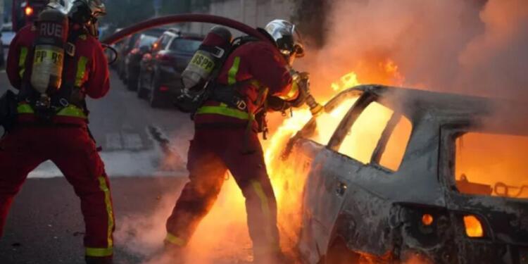 Fransa’da polisin 17 yaşındaki sürücüyü öldürmesine tepkiler büyüyor: 31 gözaltı